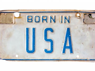 ¿Llegó la hora de ponerles placa delantera a las motos?